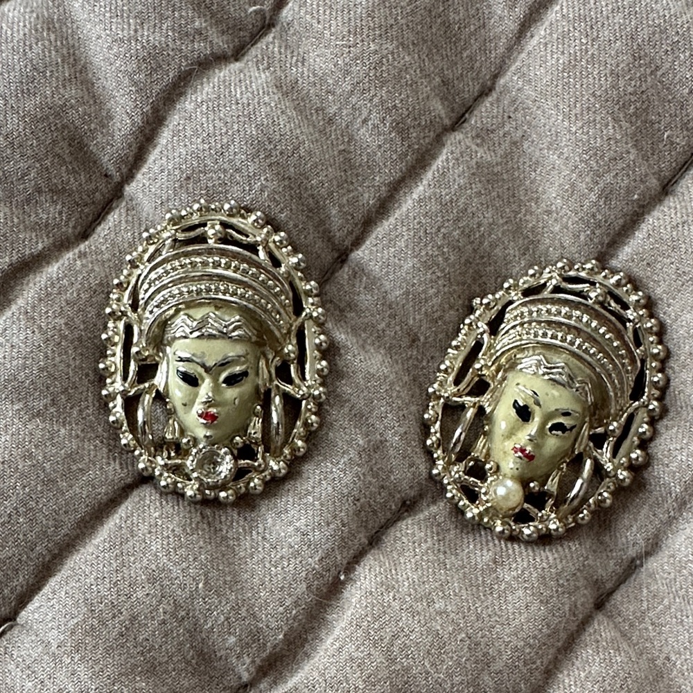Vintage Selro Style princess face parts.